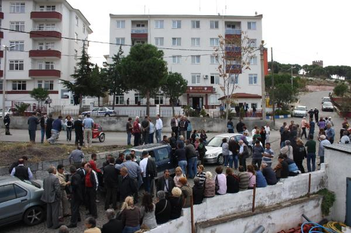 Ayvalık Belediyesi\'ne Polis Operasyonu (3)