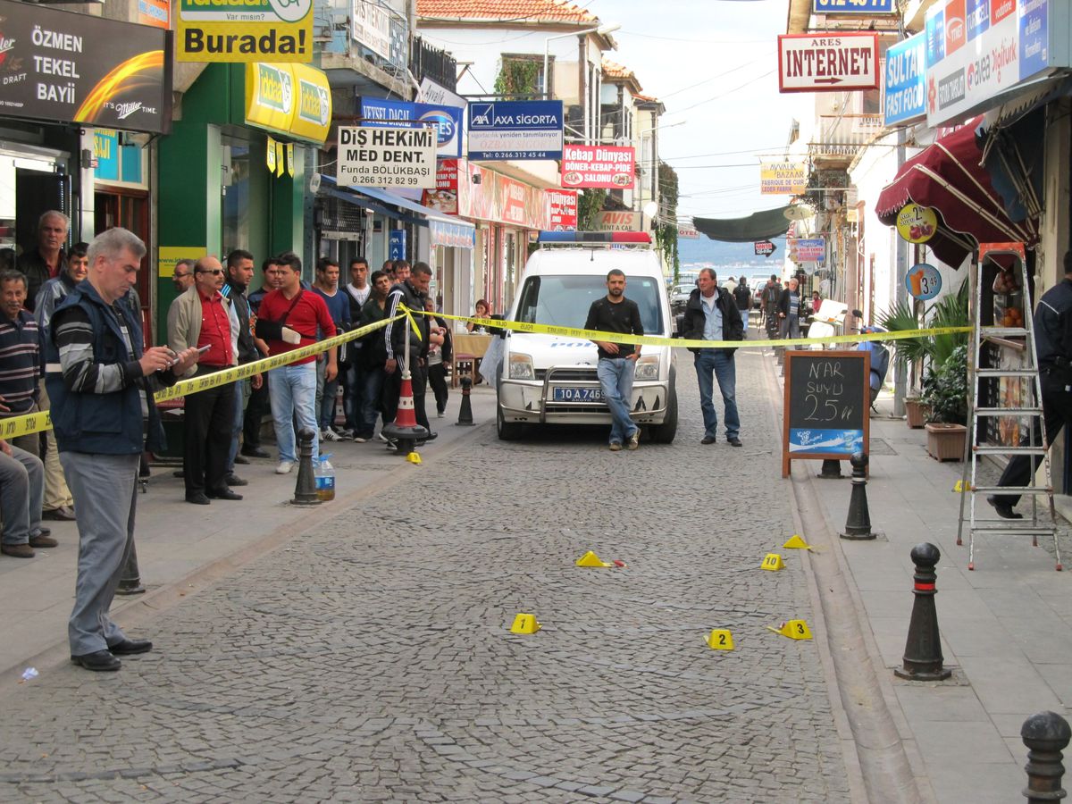 Ayvalık\'taki Pompalı Silahla Saldırı