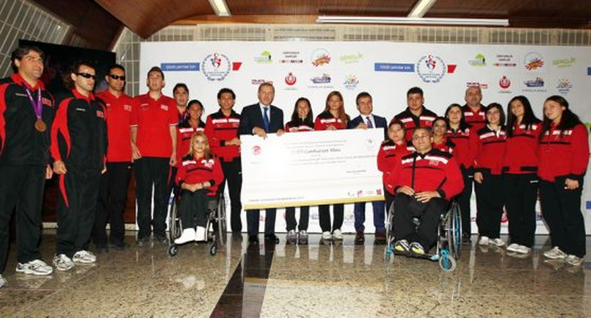 Başbakan Erdoğan, Sporcularımızı Ödüllendirdi