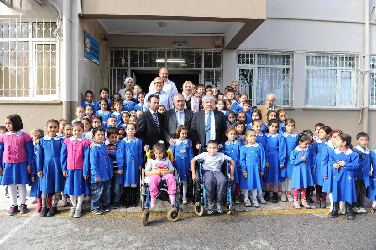 Başkan Akaydın Öğrencileri Sevindirdi