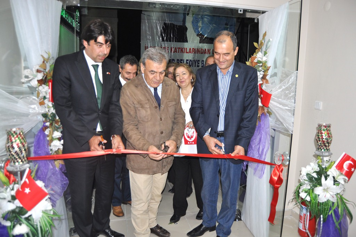 Başkan Kocaoğlu, Foça Gerenköy\'de Sosyal Tesis Açılışı Yaptı