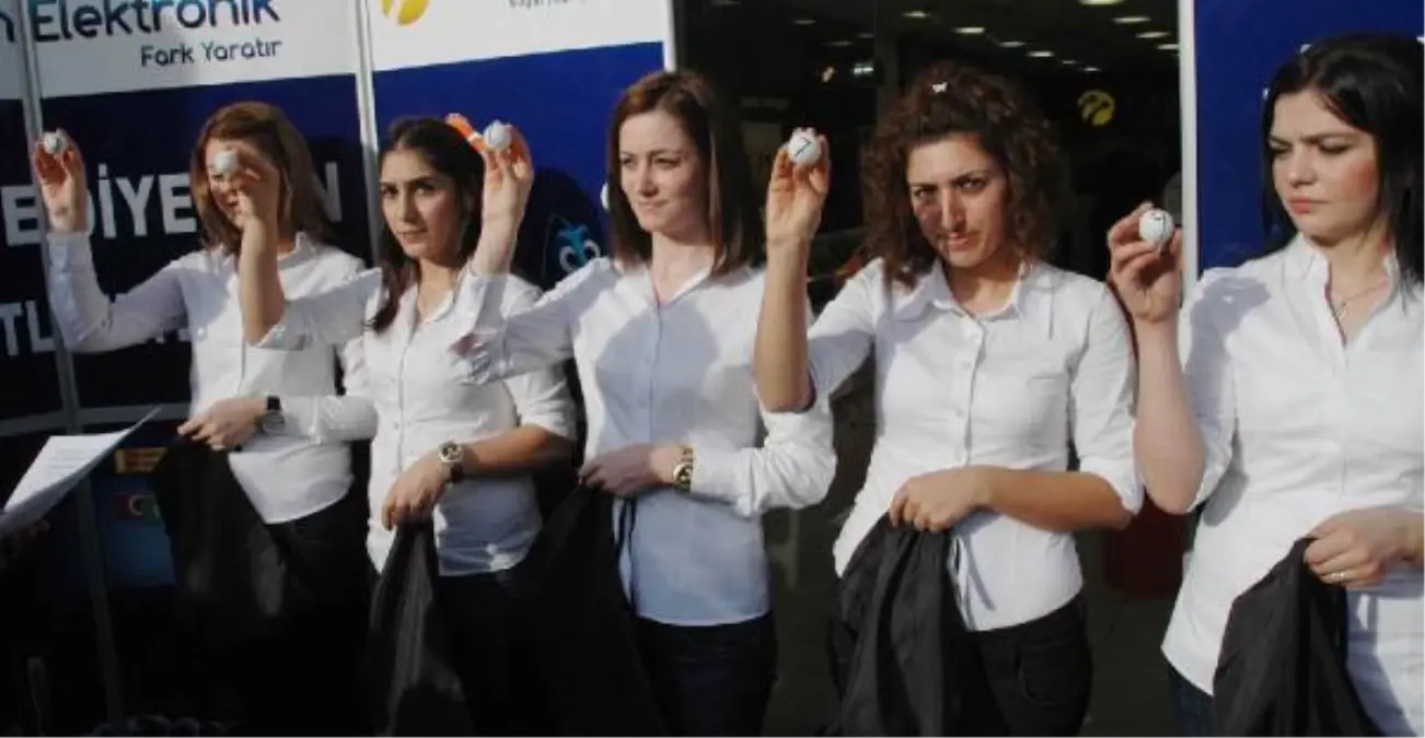 Çekilişte Otomobil Çıkan Kuponu Aracında Yandı