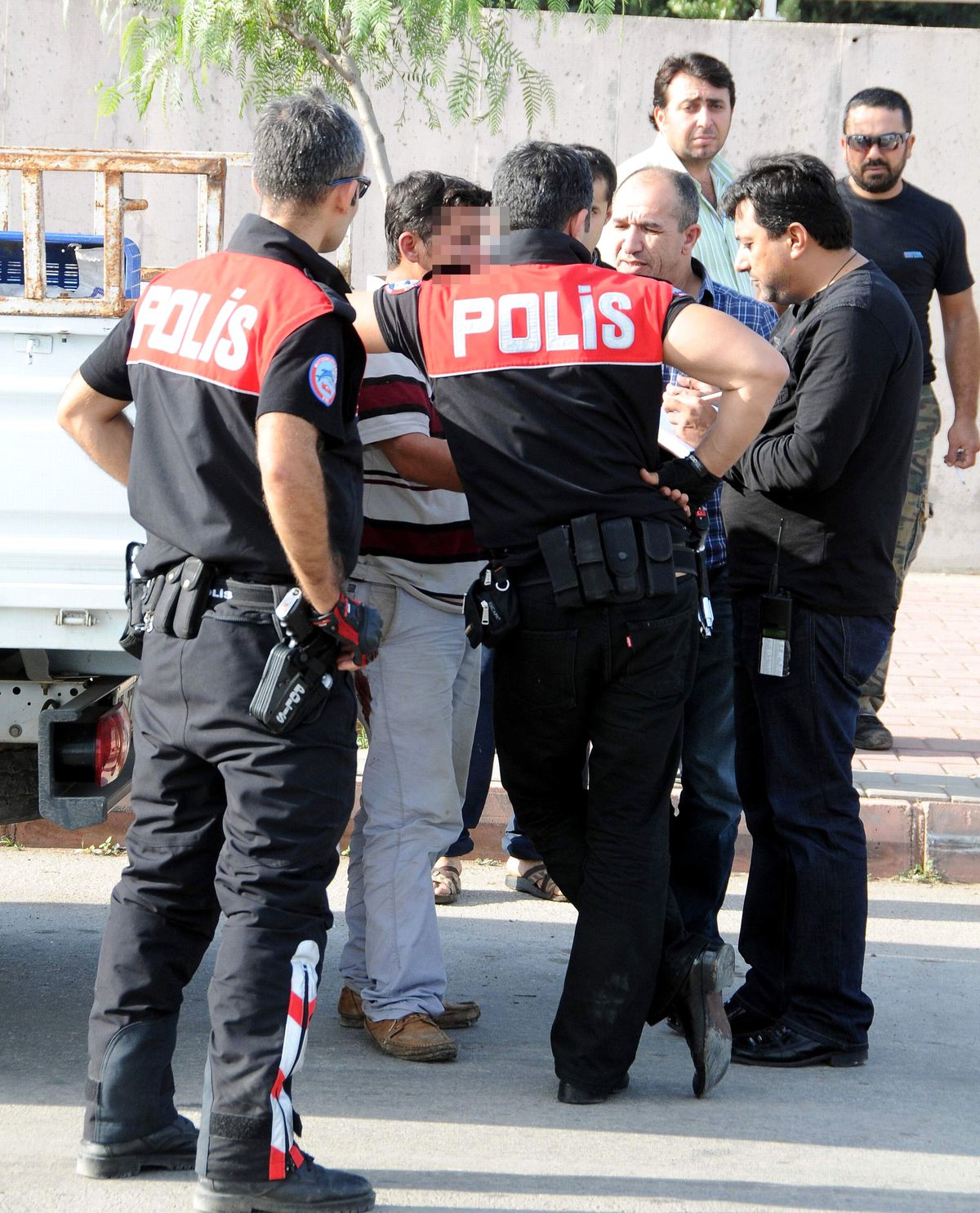 Çiftçi Yolda Aldığı Kadının Arkadaşı Tarafından Bıçaklandı