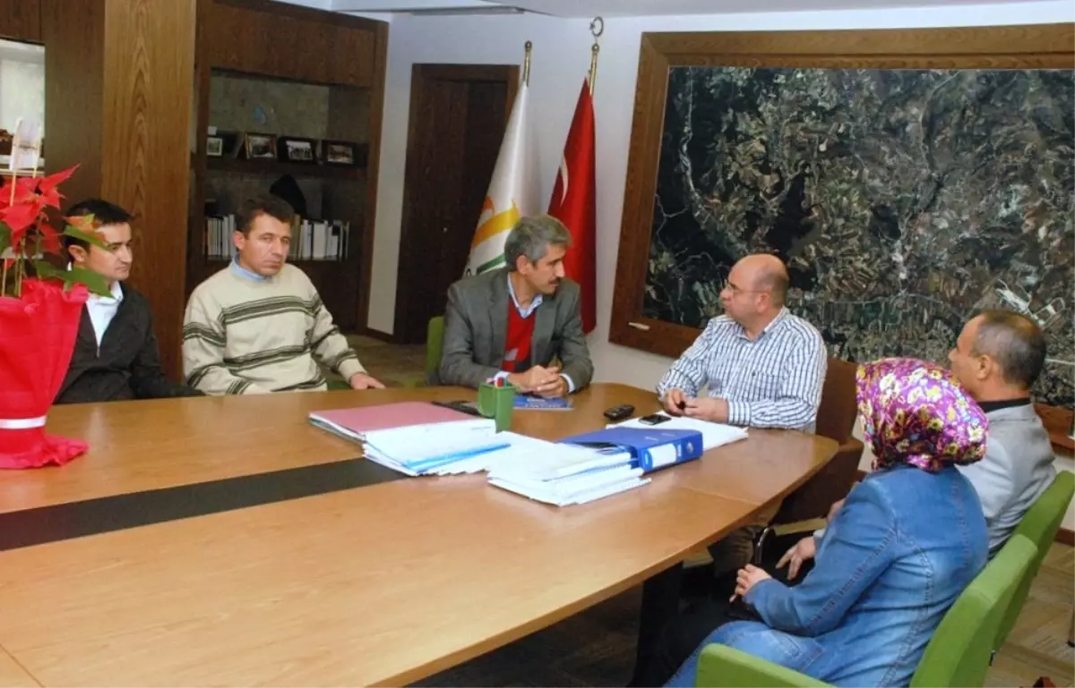 Dayınlar İlkokulu Yöneticileri Belediye Başkanı Saraoğlu\'nu Ziyaret Etti