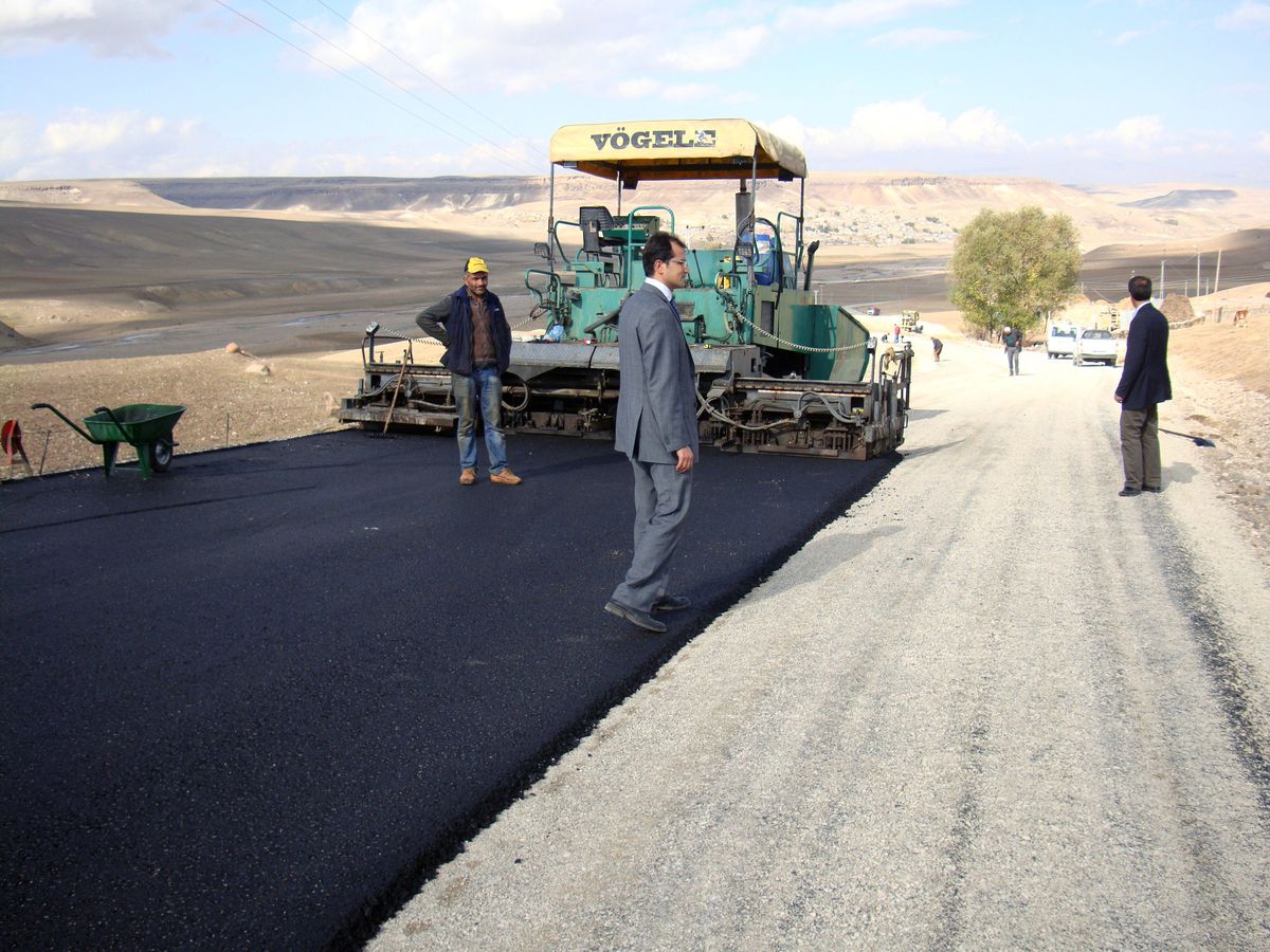 Diyadin\'de Köy Yolları Asfaltlanıyor