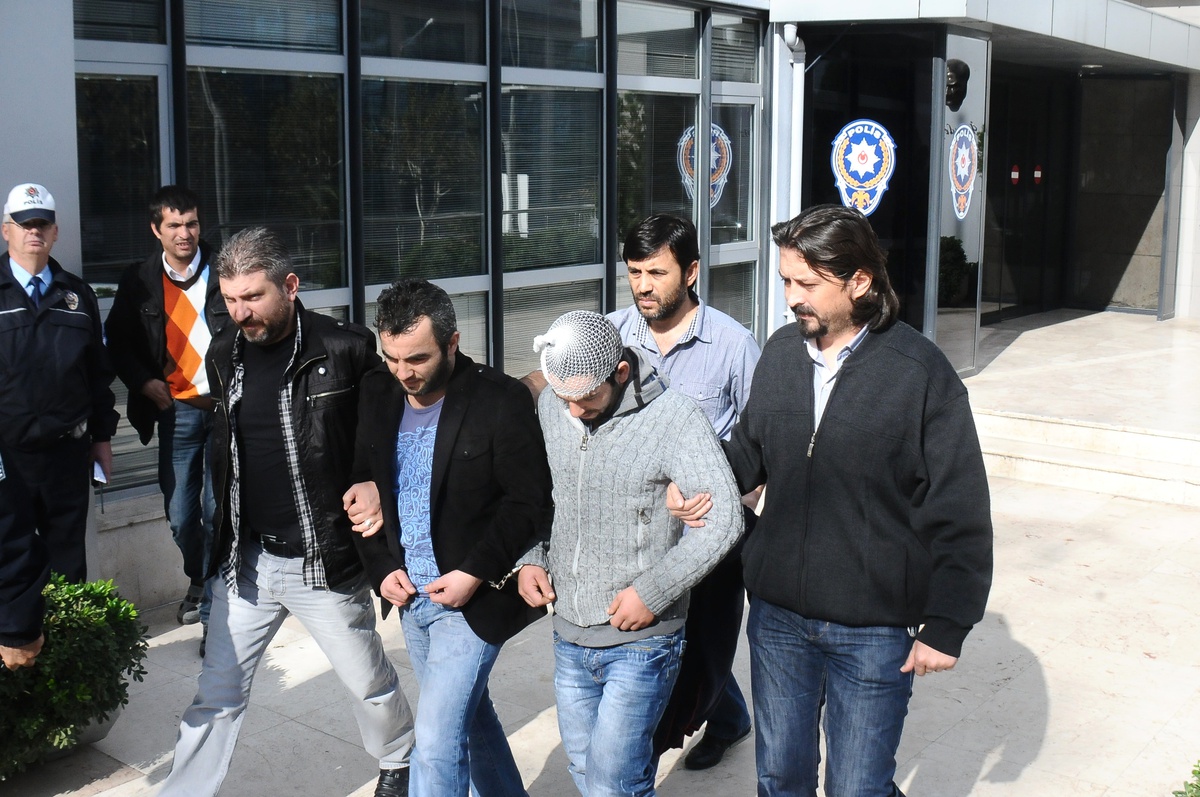 Döner Bıçaklı Cinayet Zanlıları Adliyeye Sevk Edildi
