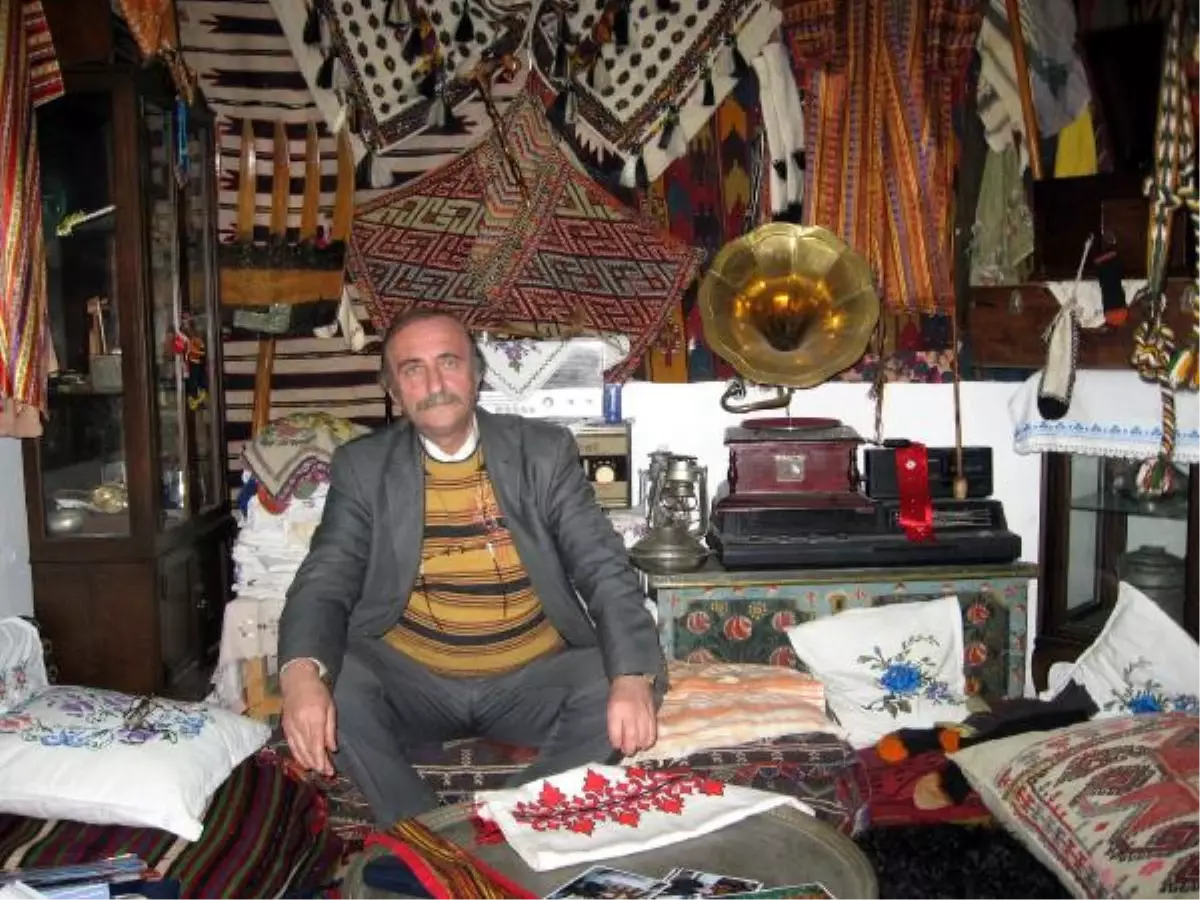 Evini Müzeye Çevirdi, Başkandan Plaket Aldı