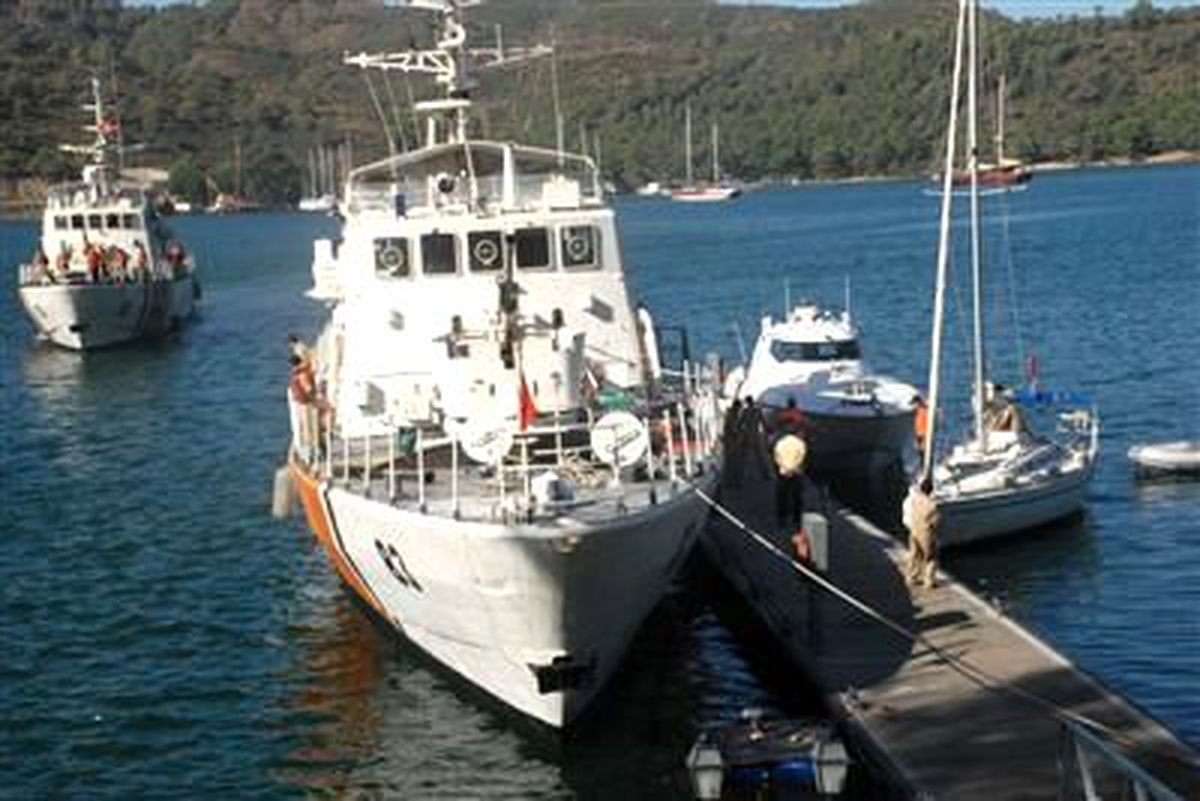 Fethiye\'de Turist Kılığında Kaçmak İsteyen 11 Kaçak Göçmen Yakalandı