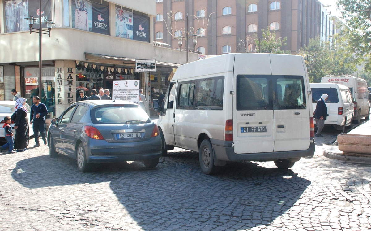 Gazi Caddesi\'nin Trafiğe Kapatılmasına Esnaftan Tepki