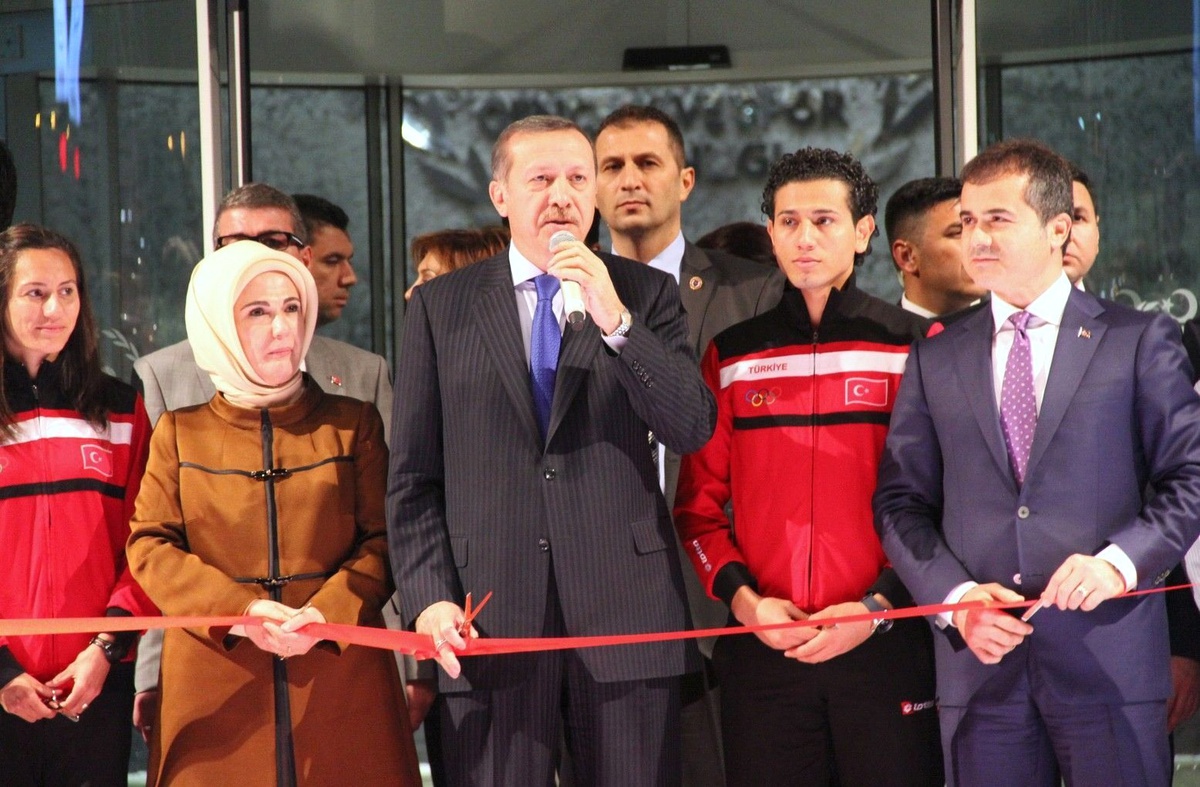 Gençlik ve Spor Bakanlığı\'nın Yeni Hizmet Binası Açıldı