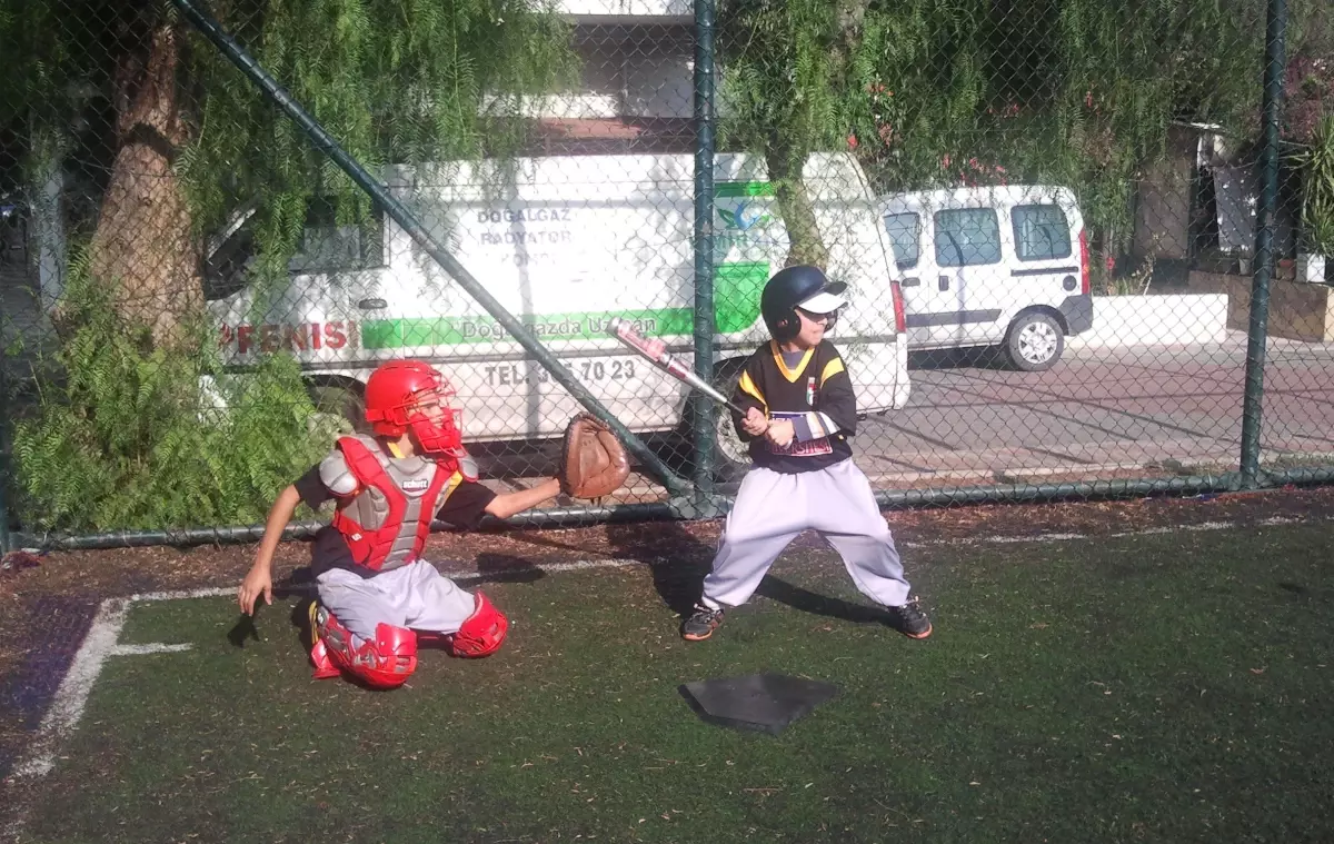 İzmir Bostanlıspor 14 Branşta Spor Okulu Açıyor