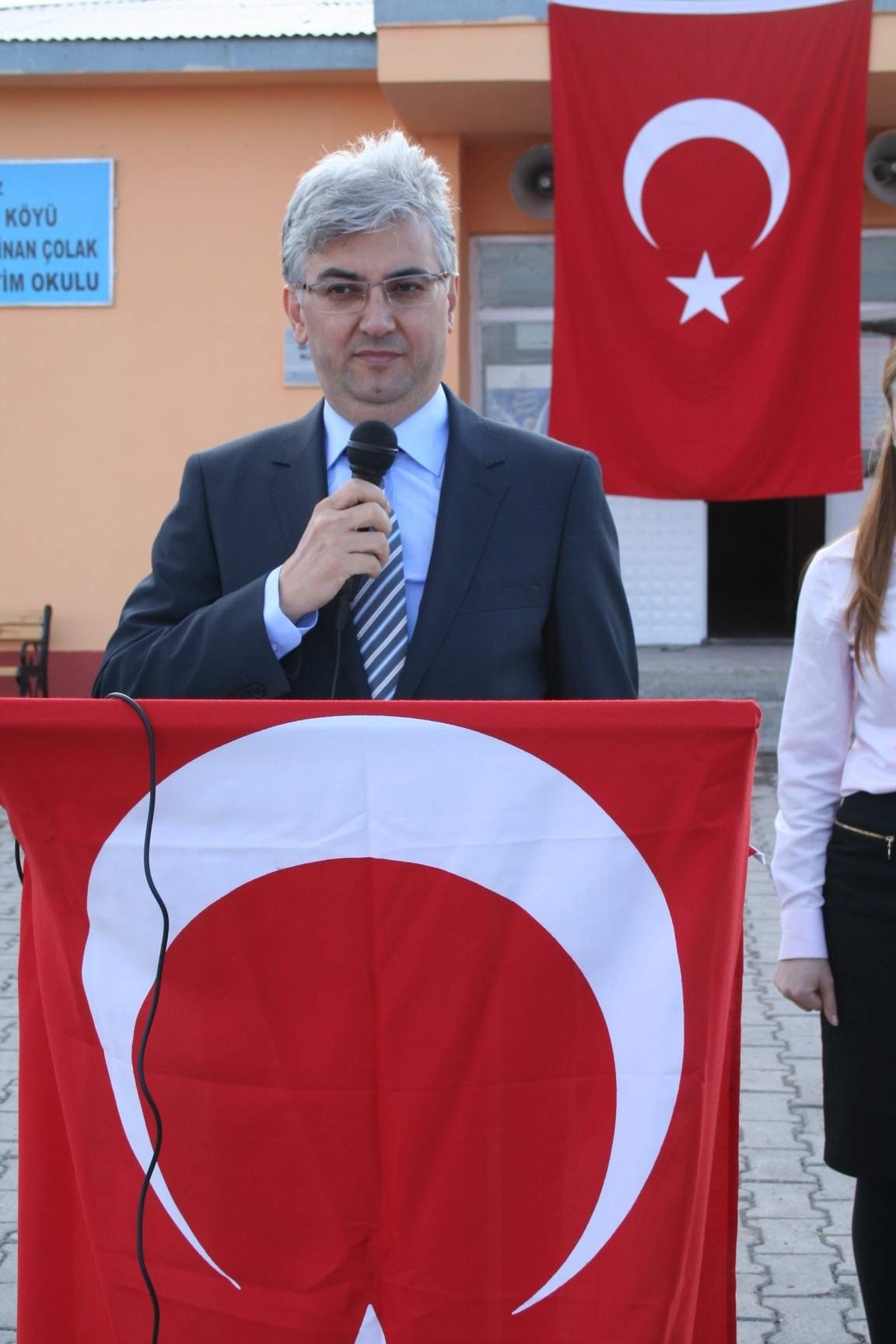 Kars\'ta 75 Bin Öğrenciye 75 Bin Fidan Projesi Hayata Geçirildi
