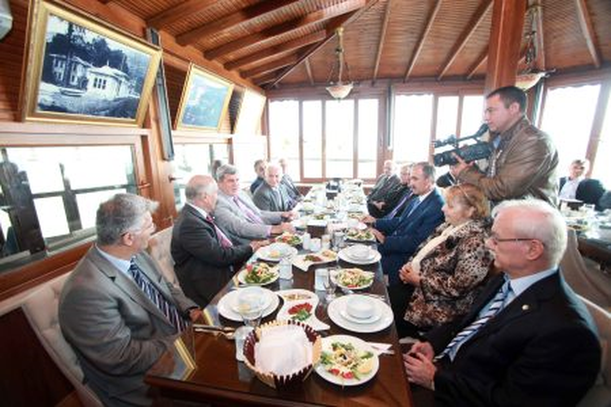 Kızılay, Zor Günlerin Dostudur
