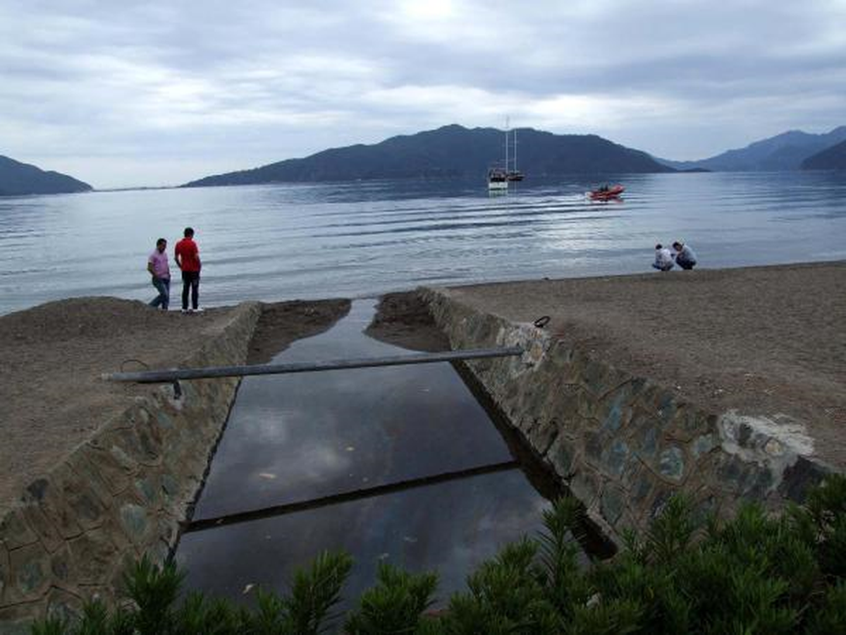 Marmaris Sahilinde Mazot Kirliliği