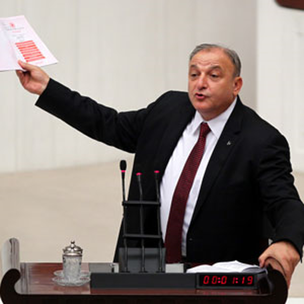 Meclis\'te "Büyükşehir" Gerginliği