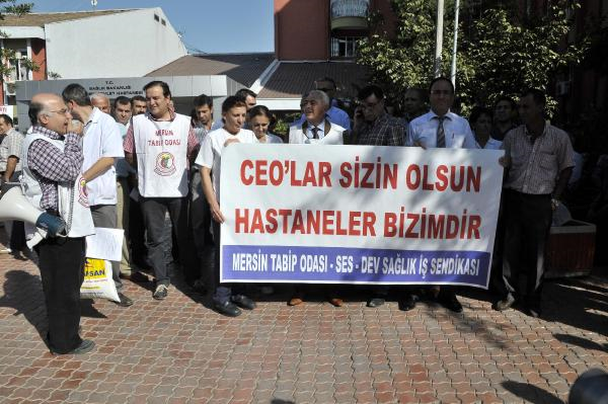Mersin\'de Sağlıkçılardan \'Ceo\' Tepkisi