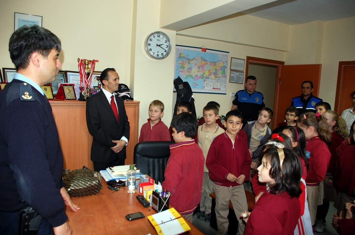 Miniklerden Polis Amcalarına Ziyaret