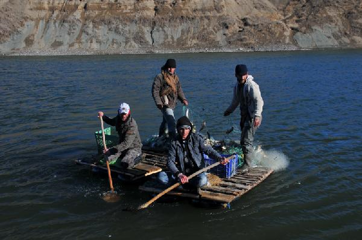 Murat Nehri\'nde İlkel Salla Balık Avı