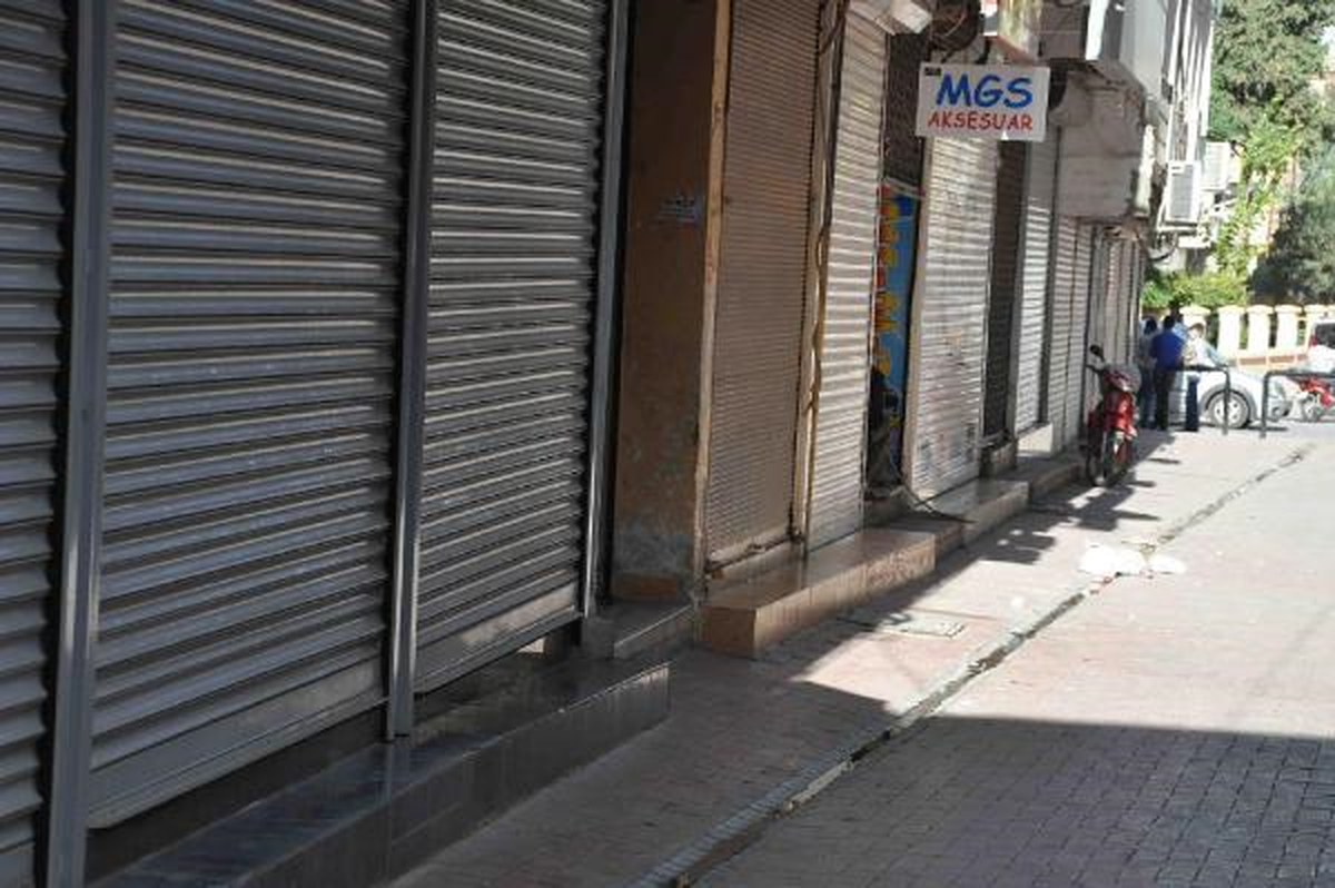Nusaybin\'de Esnaf Kepenk Açmadı