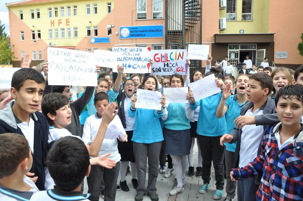 Öğrencilerden Gözü Yaşlı Protesto