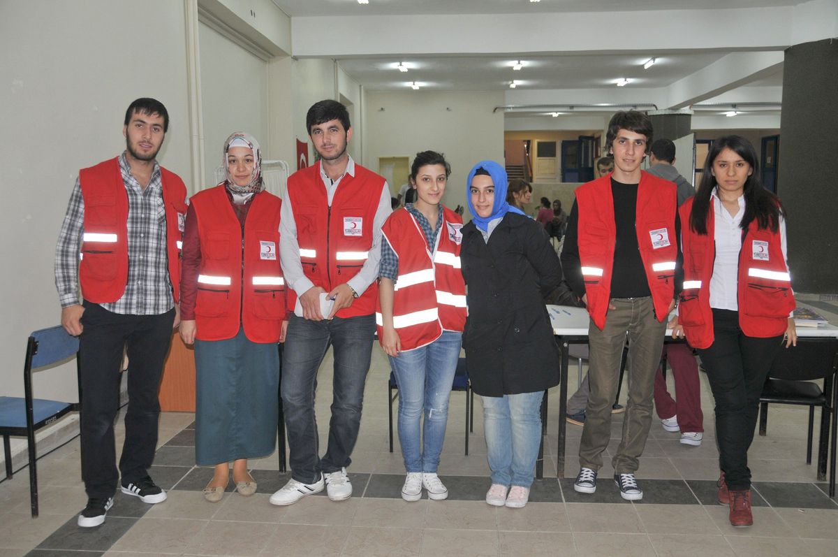 Omü\'lü Öğrencilerden Kızılay\'a Kan
