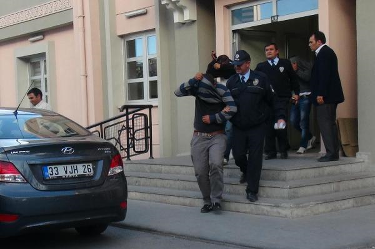 Otomobilde 2 Bin Paket Kaçak Sigara Ele Geçirildi
