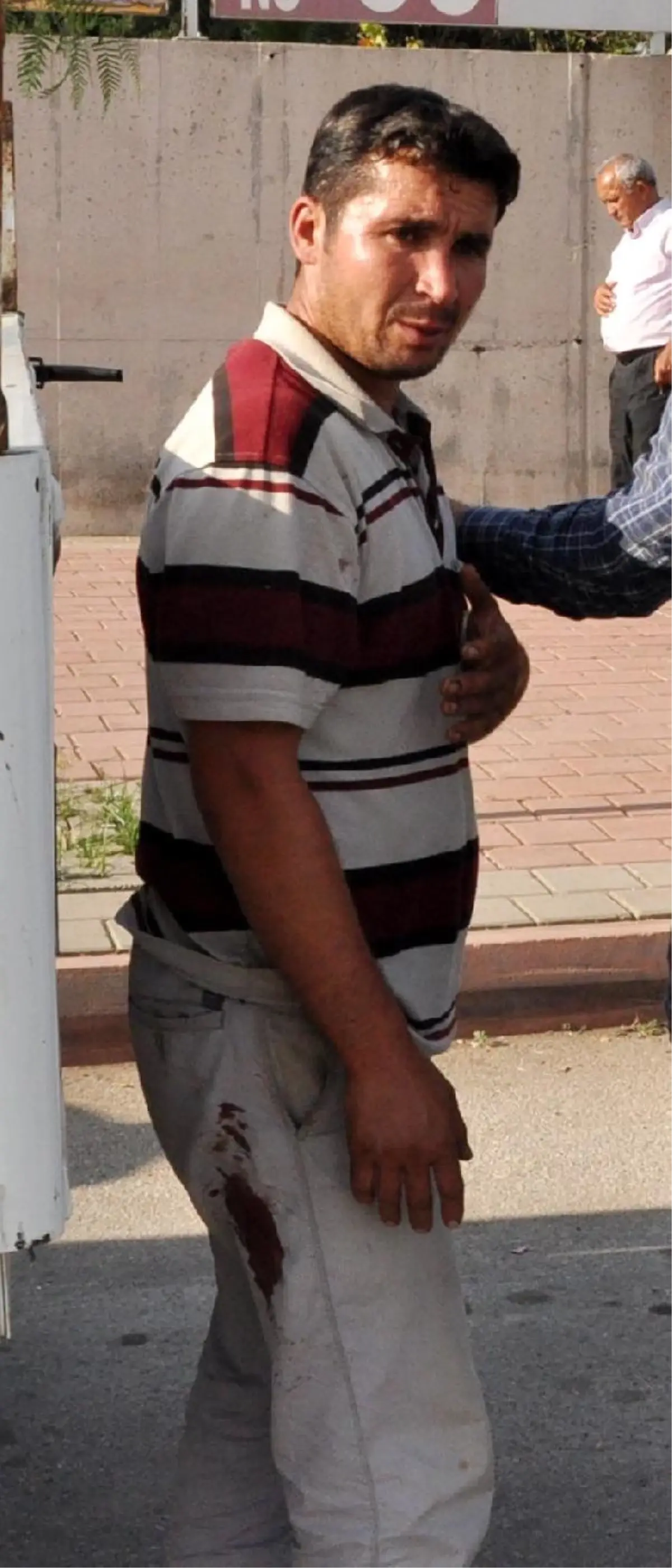 Otostopçular Parasını Gasp Edip Bıçakladı