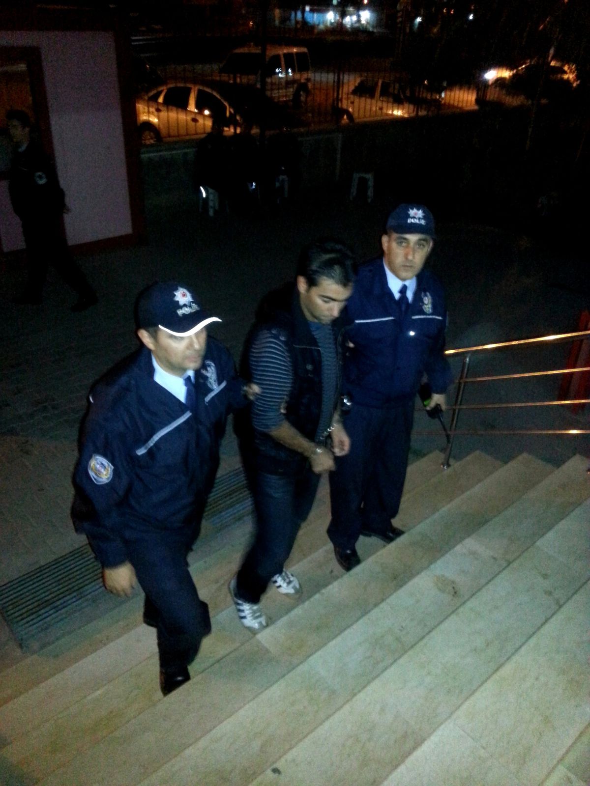 Polisi Görünce Nehre Atladı