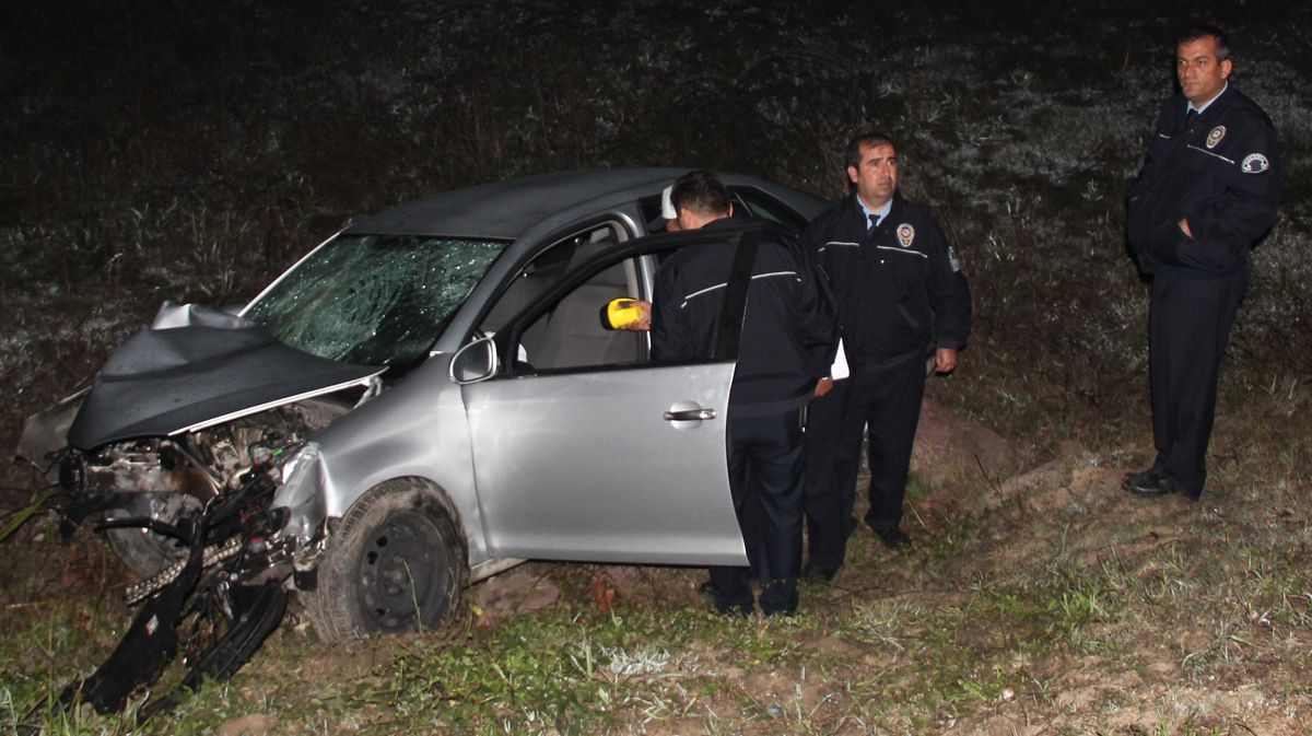 Polisten Kaçarken Kaza Yaptılar