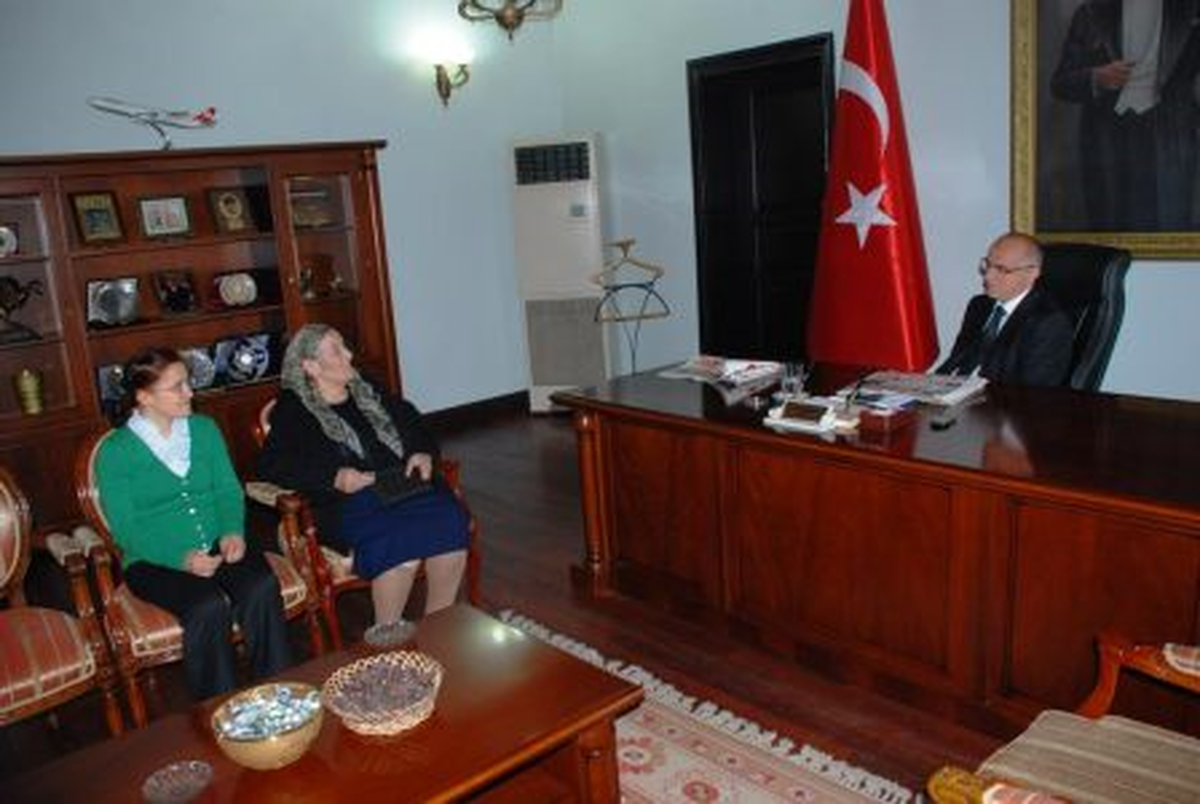 Şehit Annesinden Vali Özçimen\'e Ziyaret