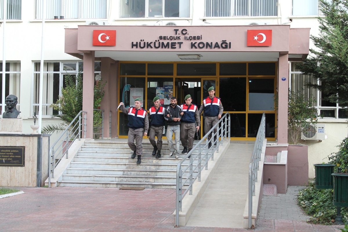 Selçuk\'ta Motosiklet Hırsızları Yakalandı