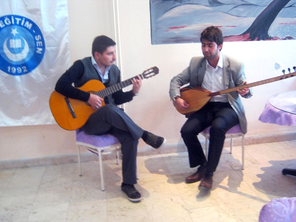 Sorgun\'da Kadın Öğretmenlere Müzik Dinletisi