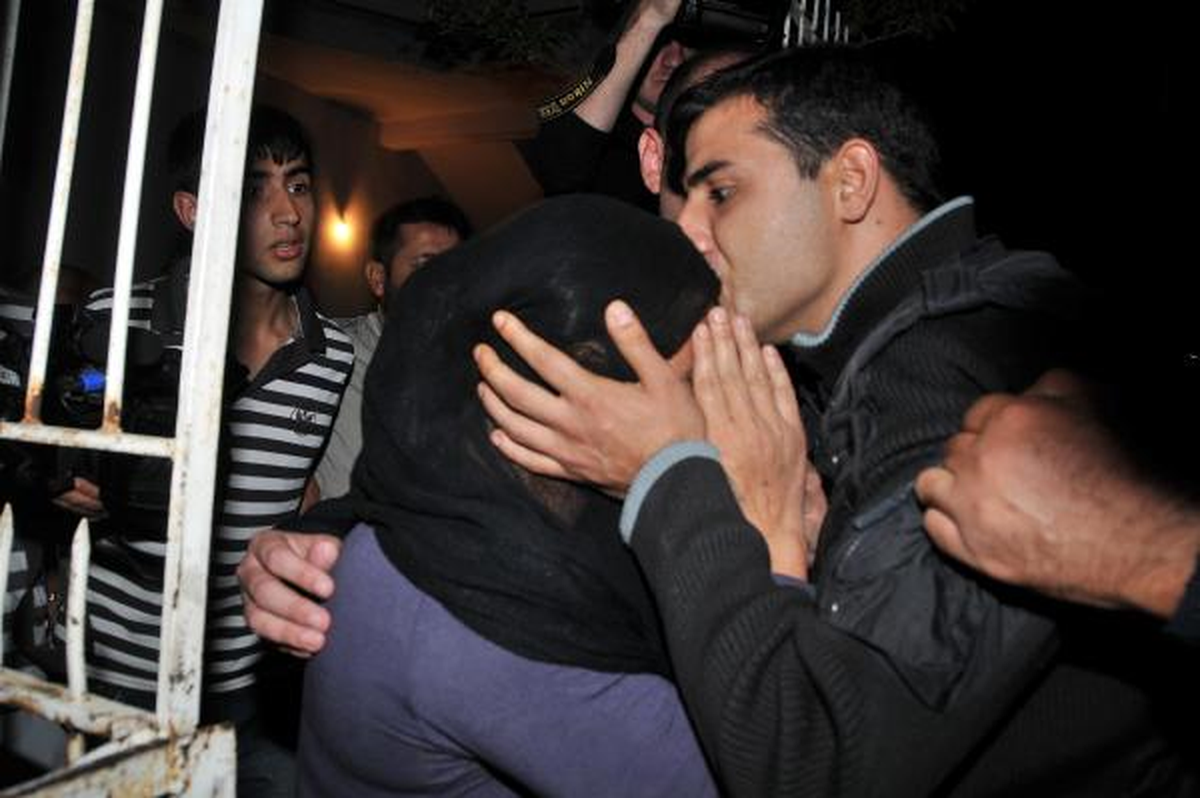 Tacizcisini Tabancayla Vuran Ablasını Alnından Öptü