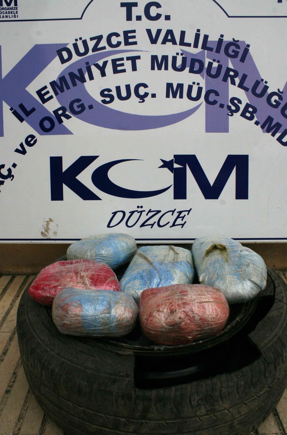 Yedek Lastikten Uyuşturucu Çıktı