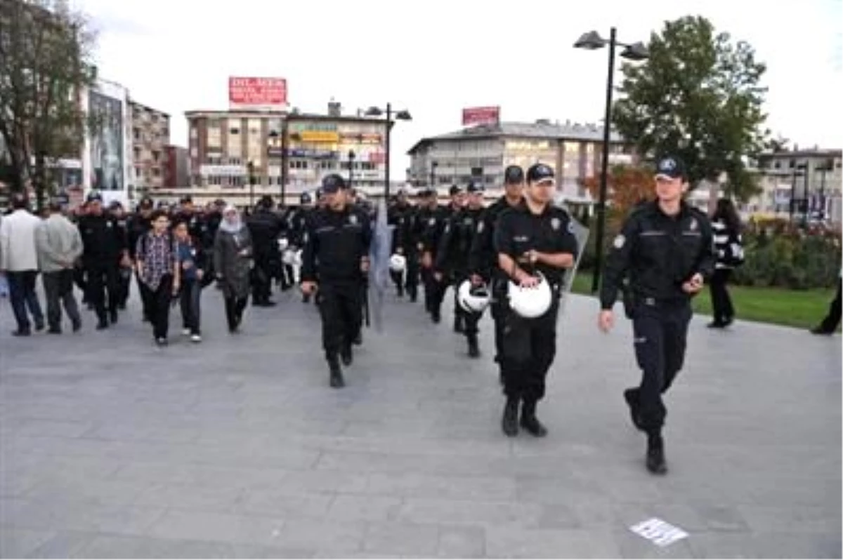 27 Kişilik Basın Açıklamasında 100 Polis Görev Yaptı