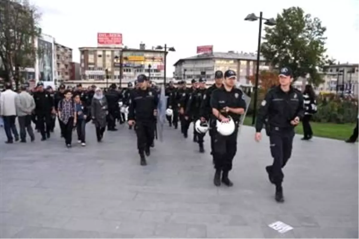 27 Kişilik Basın Açıklamasında 100 Polis Görev Yaptı