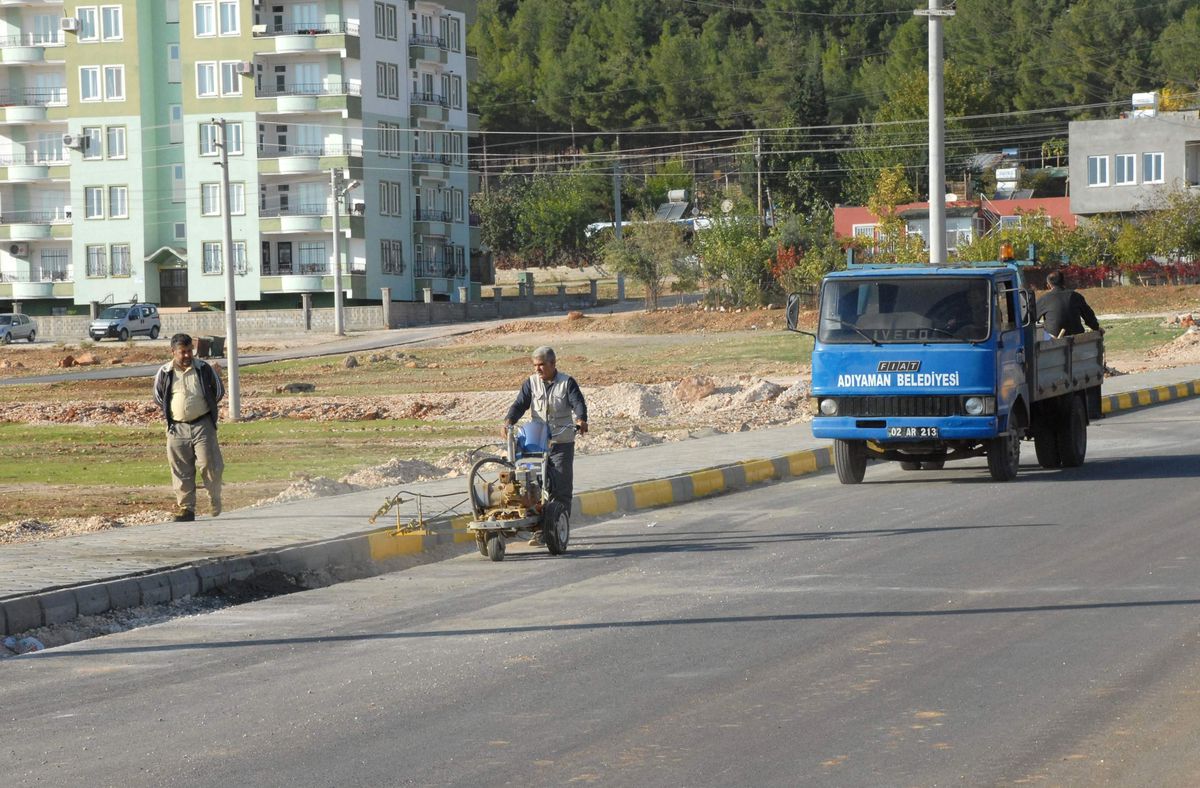 30 Ağustos Caddesi\'nde Bordür Boyama
