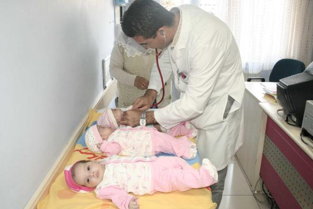 8 Aylık Doğan Üçüz Kız Kardaşler Hayata Tutundu
