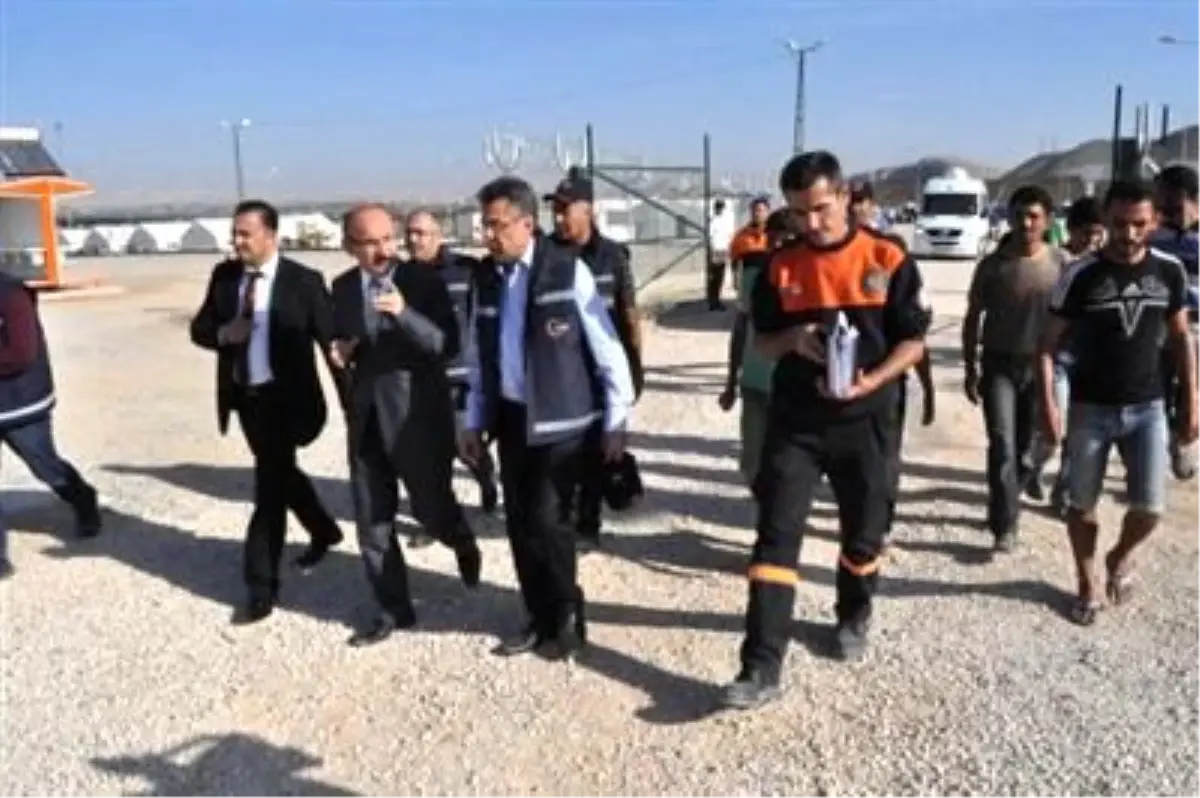Afad Başkanı Oktay Nizip Çadır Kenti Ziyaret Etti