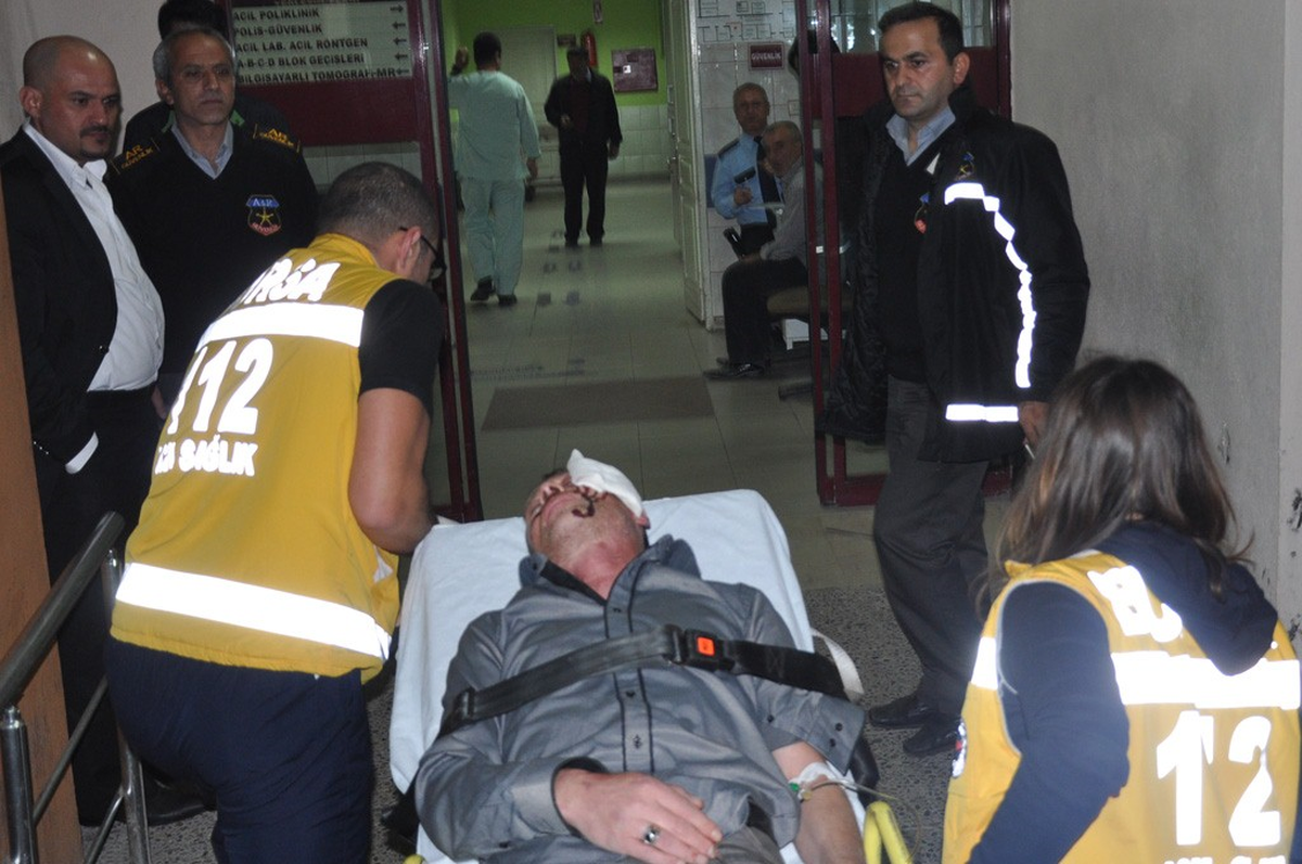Ağabeyini Bıçakla Yaraladı