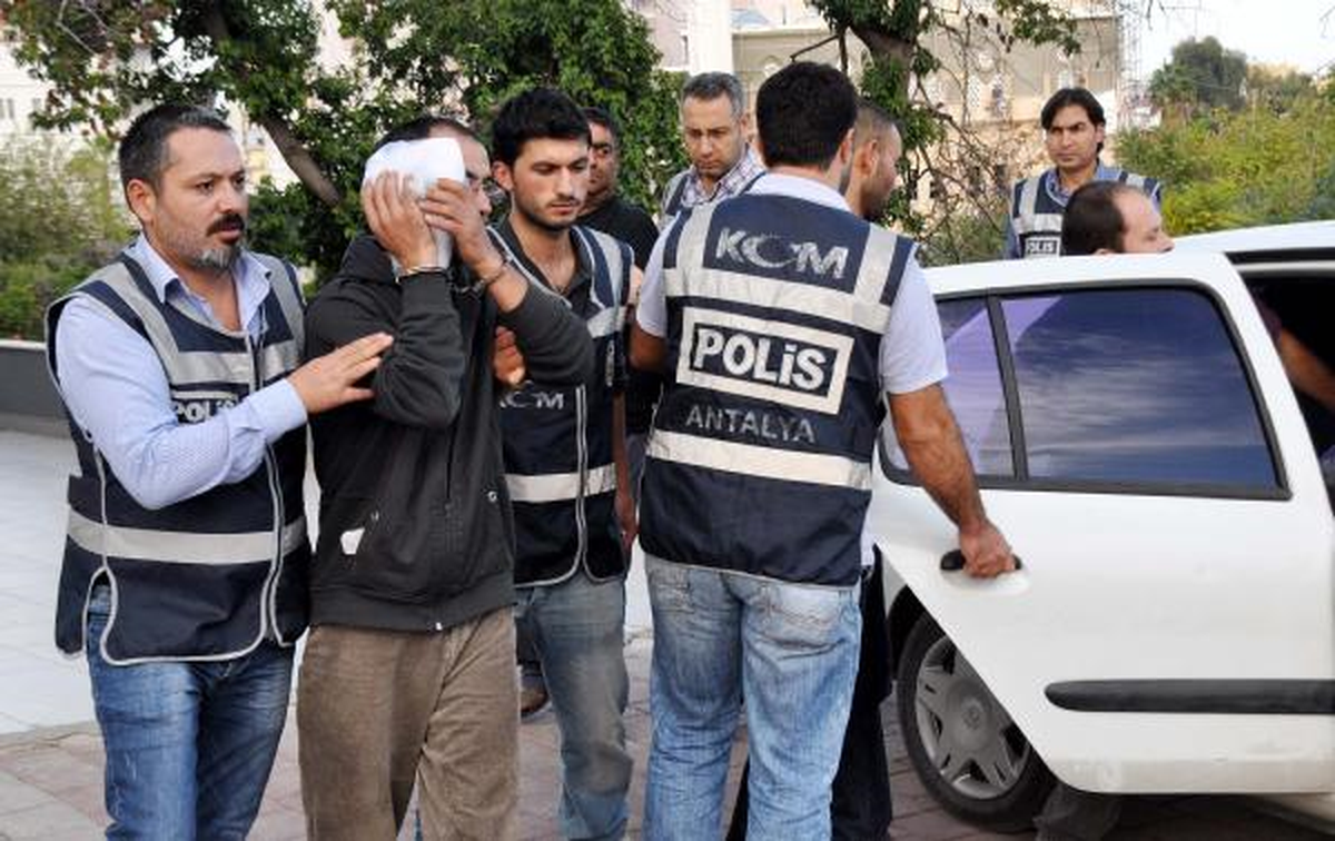 Antalya\'da Sahte Para ve Uyuşturucu Operasyonu