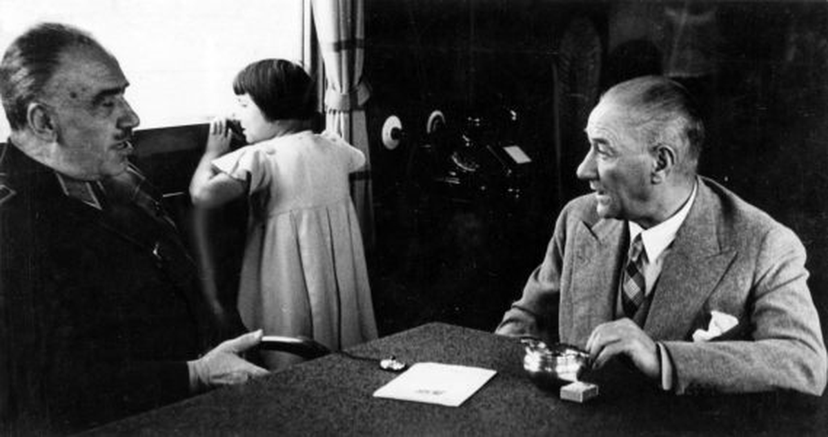 Atatürk: Bir İnsandan Daha Fazla