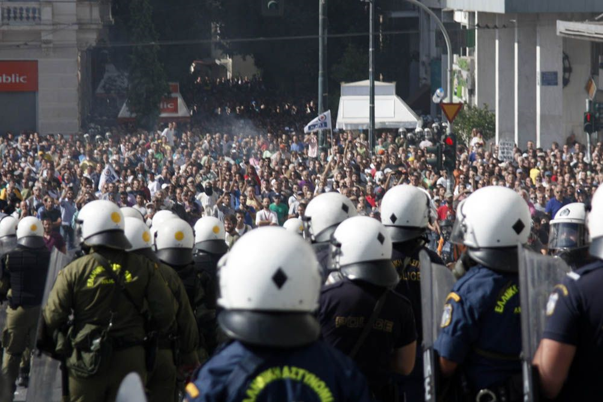 Atina\'da Büyük Protesto Gösterisi