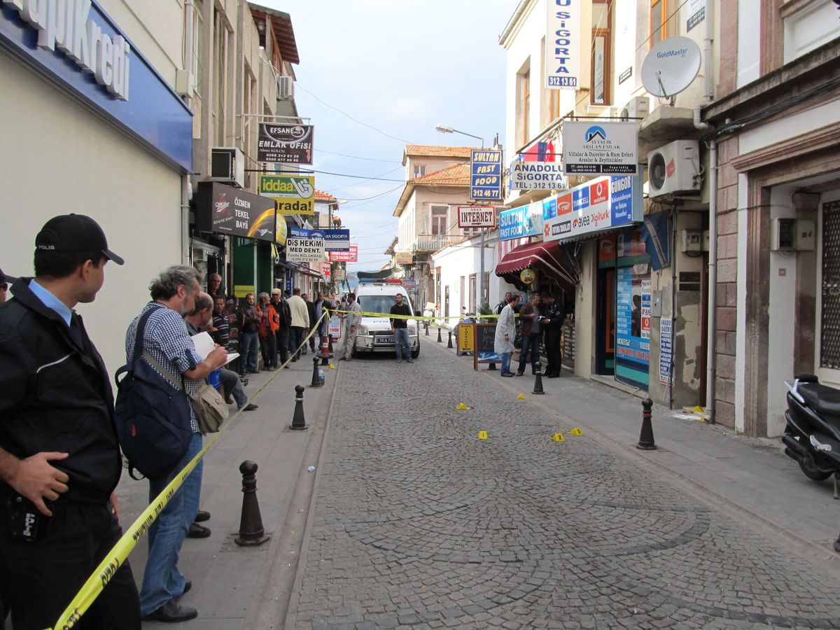 Balıkesir\'de Silahlı, Pompalı Tüfekli Saldırı: 3 Yaralı