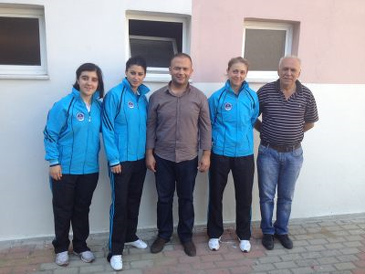 Bayan Raketler, İzmir Yolcusu