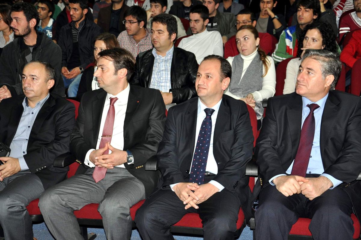 Beü\'de "Yapıların Güvenliklerinin Hasarsız Deneysel Yöntemlerle Belirlenmesi" Konferansı