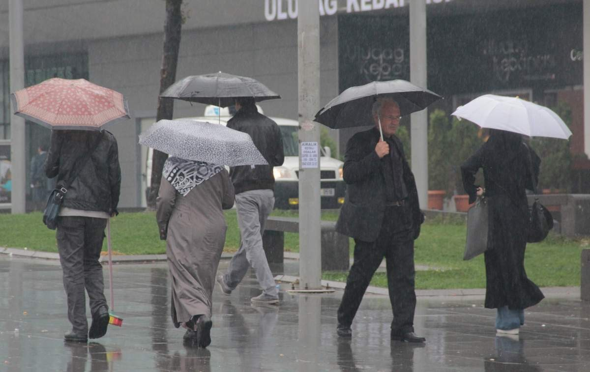 Bursa Yağmura Teslim Oldu