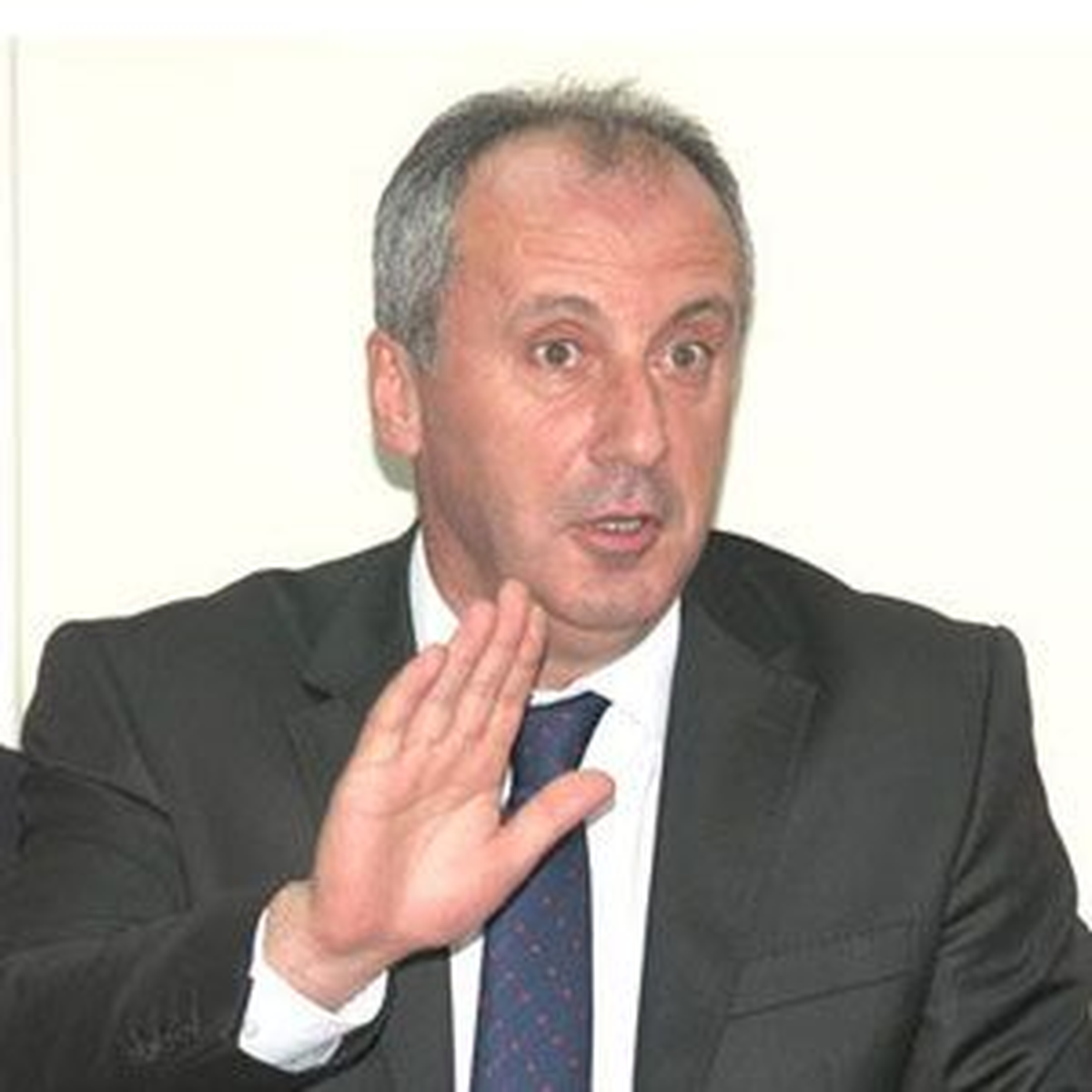 "Polisler, Ailesini Taciz Ediyor"