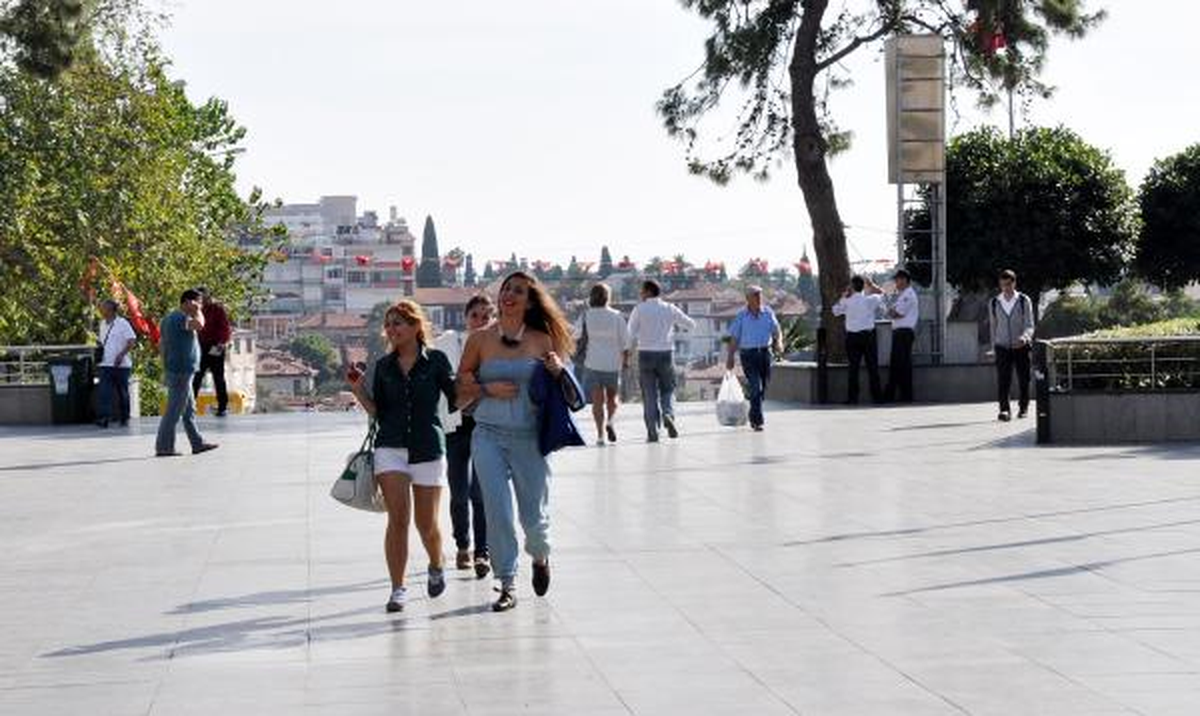 Cumhuriyet Meydanı\'nda Sıkı Denetim