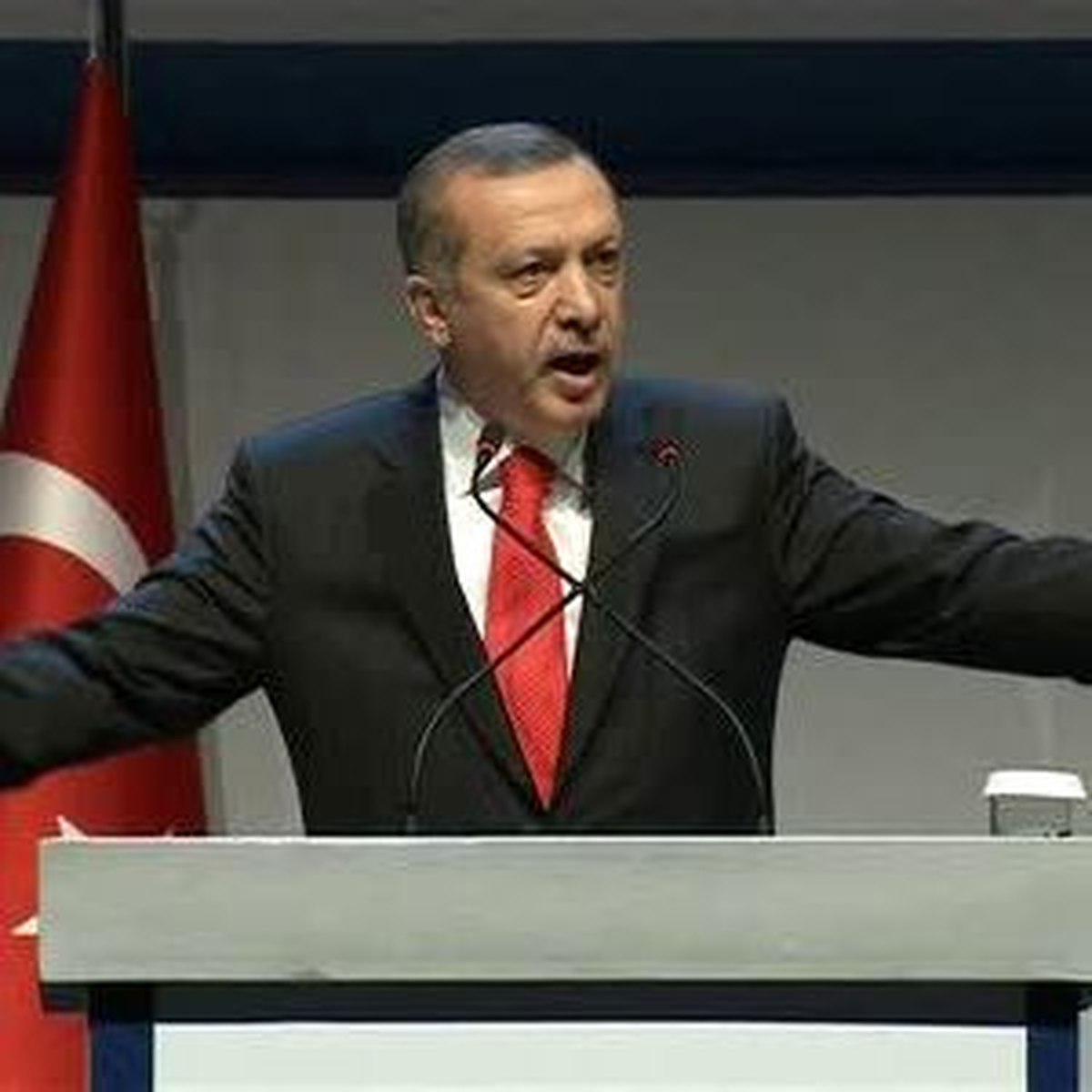 Erdoğan: Esad\'ın Liderliğe Oynaması Kabul Edilemez